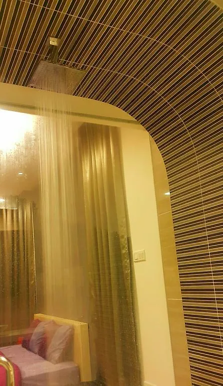 Eve Suite Petaling Jaya 0*,